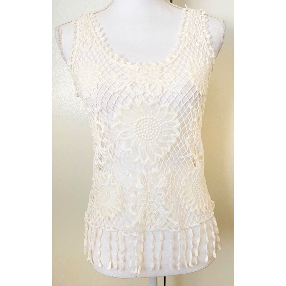 Forever 21 | Cream crochet floral design fringe top size m Medium